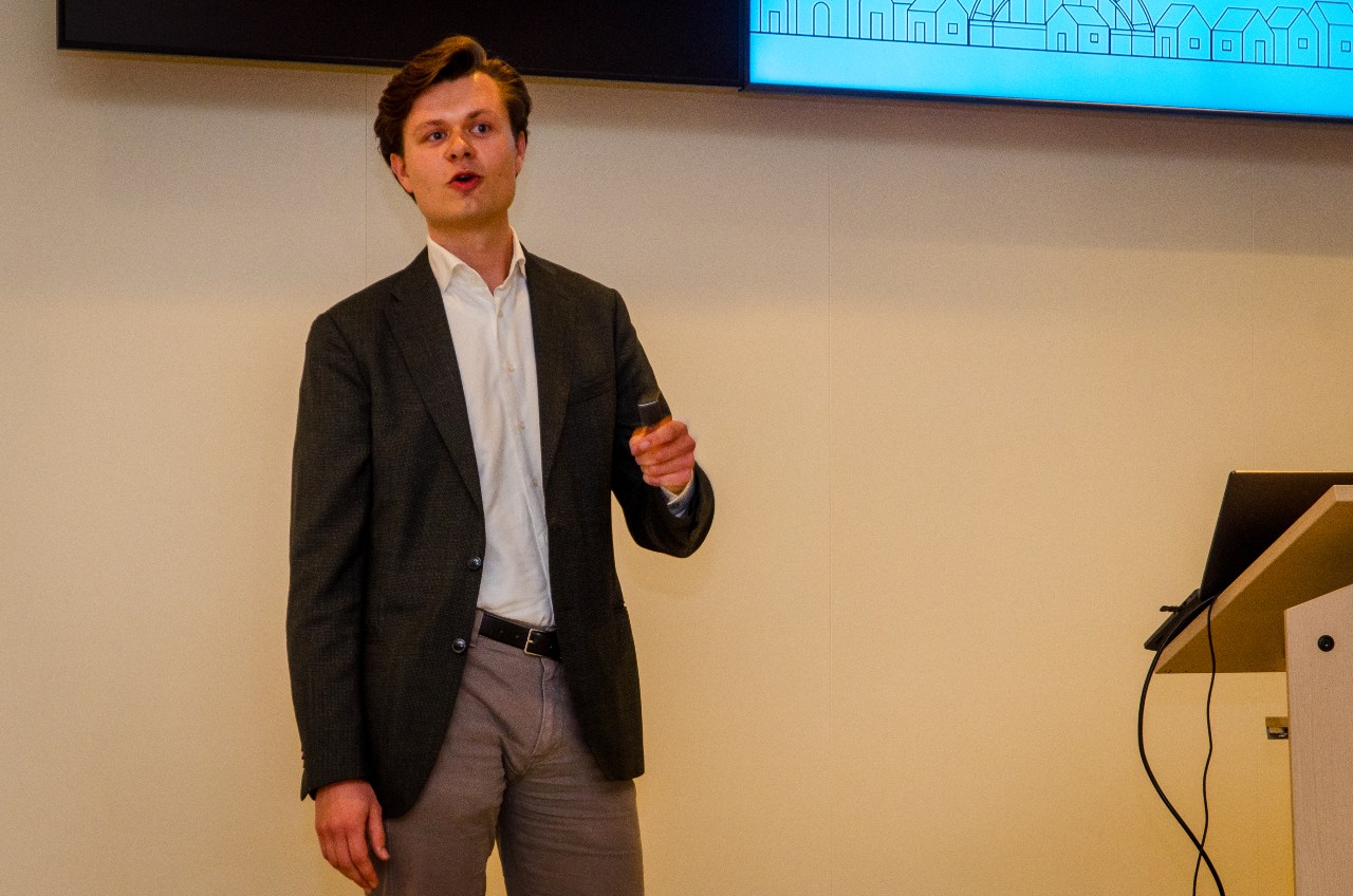 Laurens Stubbé presenteert tijdens het VOGON Talent Seminar