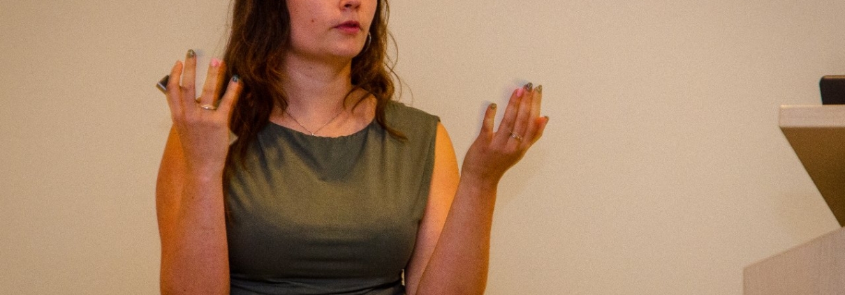 Nicky de Theije presenteert tijdens het VOGON Talent Seminar